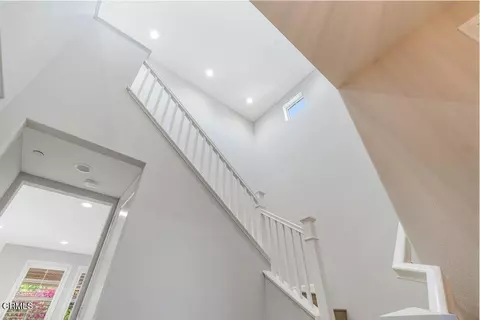 Entry Way - 4995 Inglenook Dr, Camarillo, CA 93012 photo 4 of 6