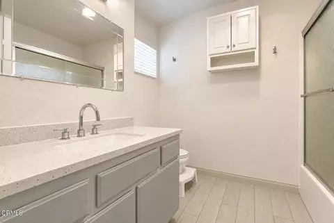 Bath - 5193 Columbus Pl, Oxnard, CA 93033 photo 2 of 2