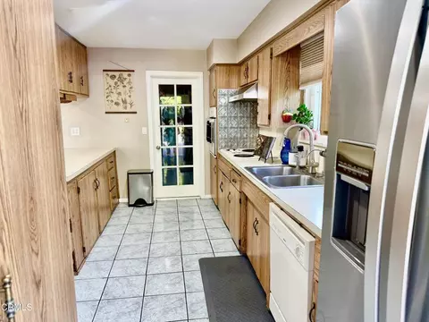 Kitchen - 4400 Hamilton Ave, Oxnard, CA 93033 photo 1 of 3