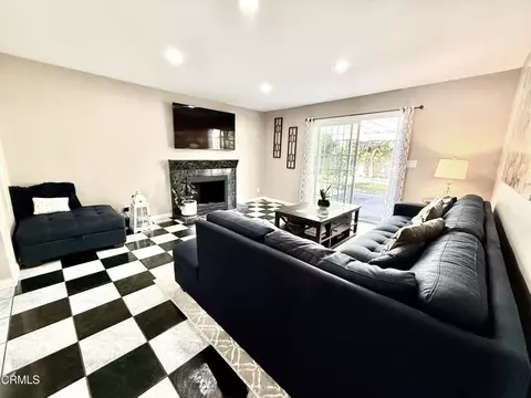 Living - 4400 Hamilton Ave, Oxnard, CA 93033 photo 1 of 2