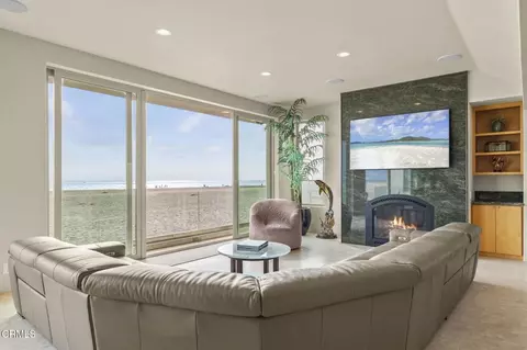 Living - 3629 Ocean Dr, Oxnard, CA 93035 photo 3 of 8