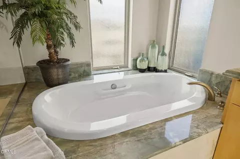 Bath - 3629 Ocean Dr, Oxnard, CA 93035 photo 4 of 8