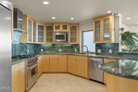 Kitchen - 3629 Ocean Dr, Oxnard, CA 93035 photo 3 of 5