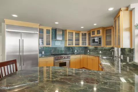 Kitchen - 3629 Ocean Dr, Oxnard, CA 93035 photo 4 of 5