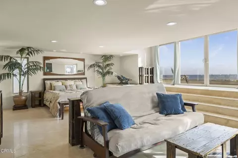 Bedroom - 3629 Ocean Dr, Oxnard, CA 93035 photo 1 of 8