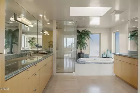 Bath - 3629 Ocean Dr, Oxnard, CA 93035 photo 1 of 8