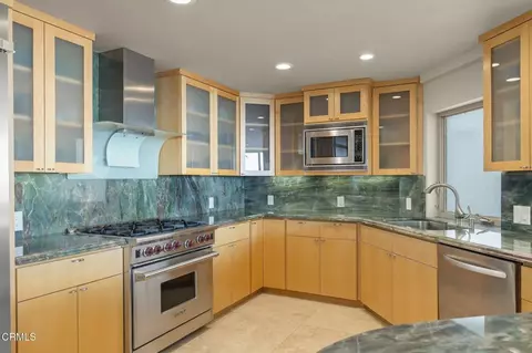 Kitchen - 3629 Ocean Dr, Oxnard, CA 93035 photo 5 of 5