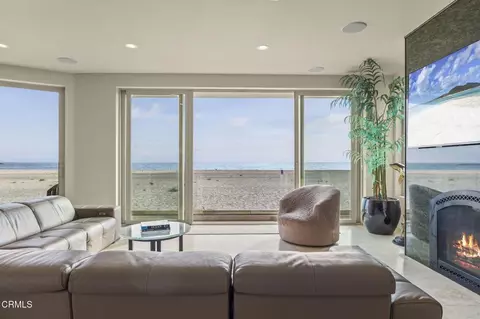 Living - 3629 Ocean Dr, Oxnard, CA 93035 photo 2 of 8