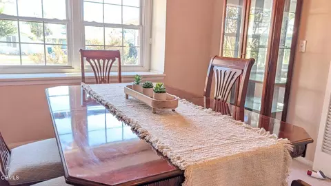 Dining - 7871 E Ring St, Long Beach, CA 90808 photo 3 of 5