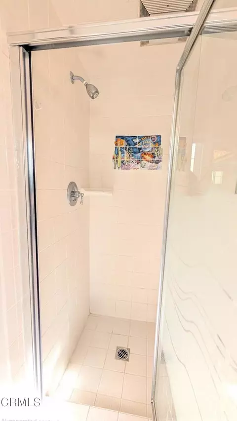 Bath - 7871 E Ring St, Long Beach, CA 90808 photo 4 of 6