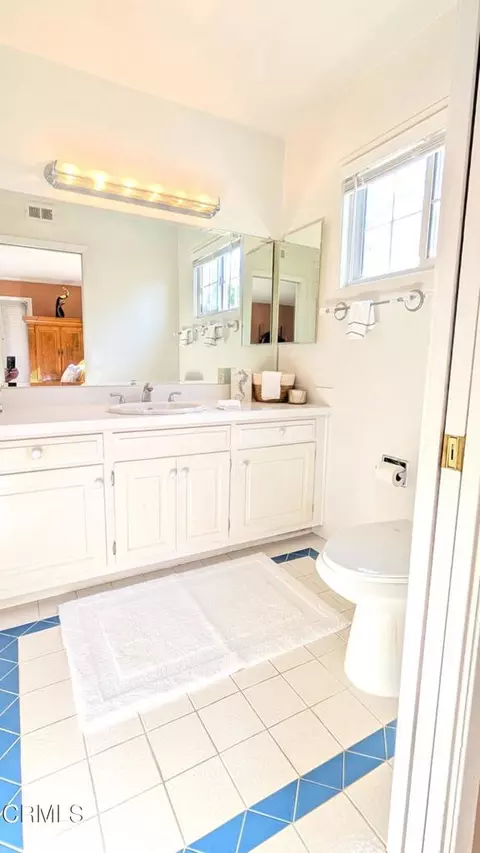 Bath - 7871 E Ring St, Long Beach, CA 90808 photo 1 of 6