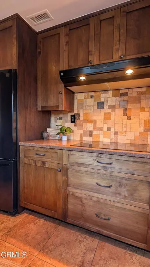 Kitchen - 7871 E Ring St, Long Beach, CA 90808 photo 5 of 7