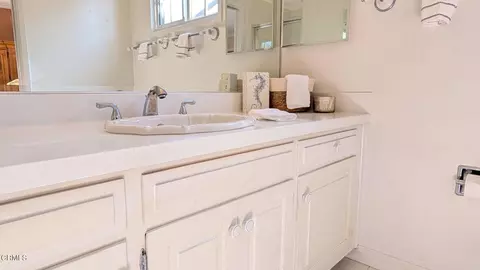 Bath - 7871 E Ring St, Long Beach, CA 90808 photo 3 of 6