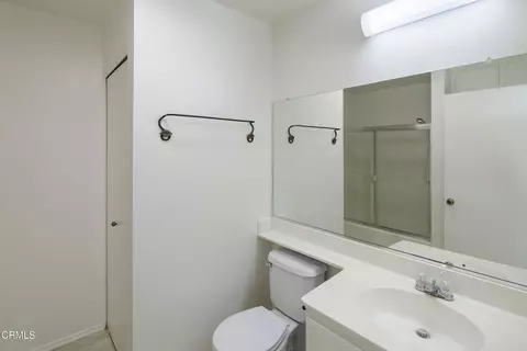 Bath - 2913 Antonio Dr #306, Camarillo, CA 93010 photo 1 of 2