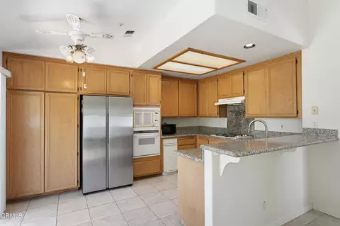 Kitchen - 2105 Lanyard Way, Oxnard, CA 93035 photo 1 of 3