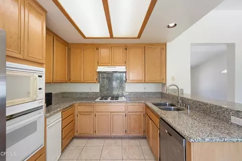 Kitchen - 2105 Lanyard Way, Oxnard, CA 93035 photo 2 of 3