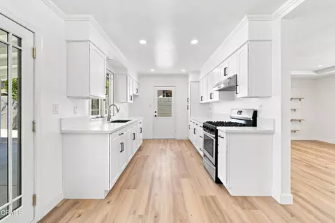 Kitchen - 3631 La Costa Pl, Oxnard, CA 93033 photo 1 of 3