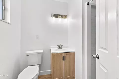 Bath - 3631 La Costa Pl, Oxnard, CA 93033 photo 2 of 3