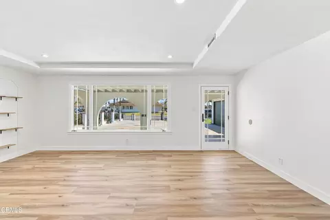 Living - 3631 La Costa Pl, Oxnard, CA 93033 photo 3 of 3