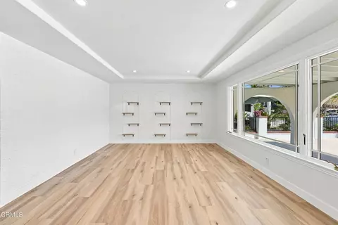 Living - 3631 La Costa Pl, Oxnard, CA 93033 photo 2 of 3