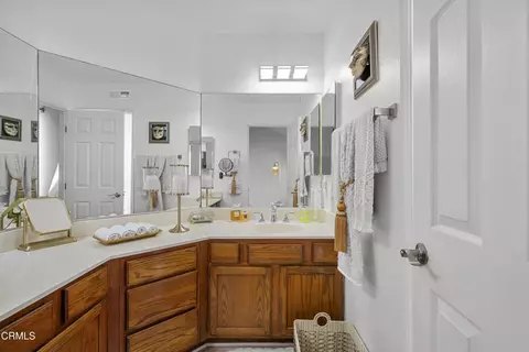 Bath - 13912 Mcclure Ave #6, Paramount, CA 90723 photo 2 of 4