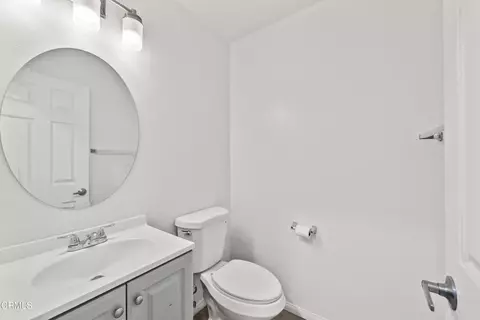 Bath - 13912 Mcclure Ave #6, Paramount, CA 90723 photo 1 of 4