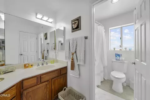 Bath - 13912 Mcclure Ave #6, Paramount, CA 90723 photo 3 of 4