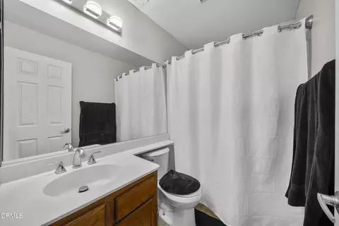 Bath - 13912 Mcclure Ave #6, Paramount, CA 90723 photo 4 of 4