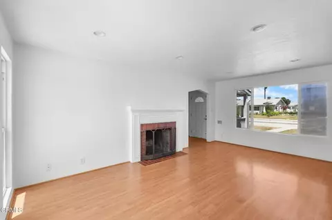 Living - 302 Douglas Ave, Oxnard, CA 93030 photo 2 of 4