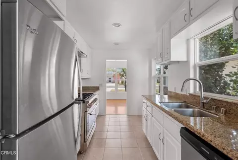 Kitchen - 302 Douglas Ave, Oxnard, CA 93030 photo 2 of 2
