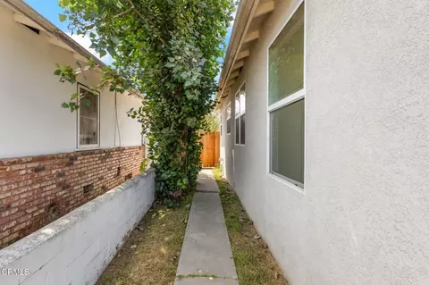 Entry Way - 302 Douglas Ave, Oxnard, CA 93030 photo 2 of 2