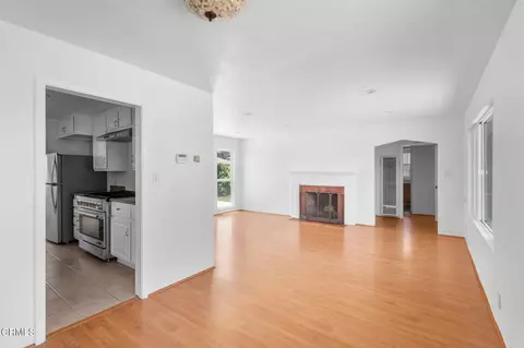 Living - 302 Douglas Ave, Oxnard, CA 93030 photo 4 of 4