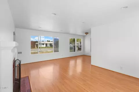 Living - 302 Douglas Ave, Oxnard, CA 93030 photo 3 of 4