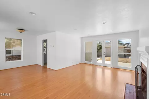 Living - 302 Douglas Ave, Oxnard, CA 93030 photo 1 of 4