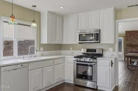 Kitchen - 1089 Old Ranch Rd, Camarillo, CA 93012 photo 2 of 4