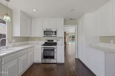 Kitchen - 1089 Old Ranch Rd, Camarillo, CA 93012 photo 3 of 4