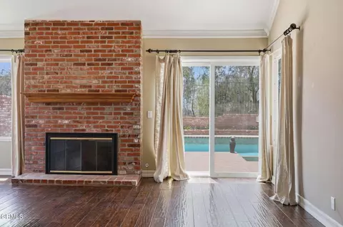 Living - 1089 Old Ranch Rd, Camarillo, CA 93012 photo 6 of 10