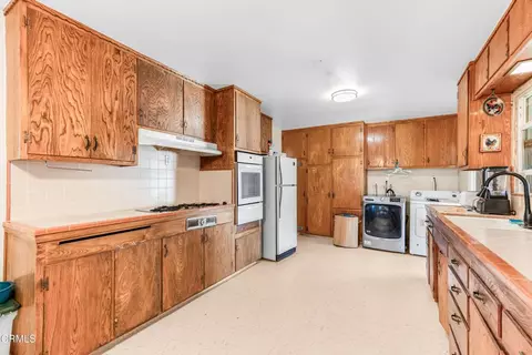 Kitchen - 1133 Forest Ave, Ojai, CA 93023 photo 3 of 3