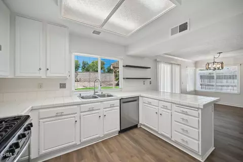Kitchen - 1615 Old Ranch Rd, Camarillo, CA 93012 photo 2 of 3
