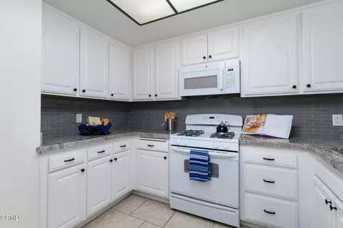 Kitchen - 1210 Via Montoya, Camarillo, CA 93010 photo 2 of 3
