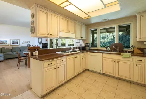 Kitchen - 730 Piropo Ct, Camarillo, CA 93010 photo 2 of 2