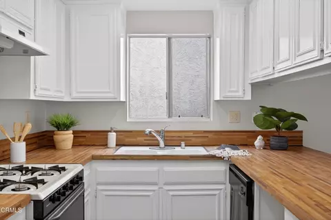 Kitchen - 360 Melrose Dr, Oxnard, CA 93035 photo 2 of 4
