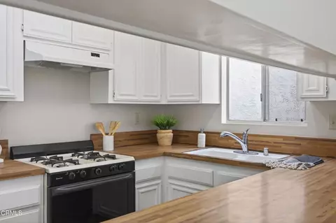 Kitchen - 360 Melrose Dr, Oxnard, CA 93035 photo 1 of 4
