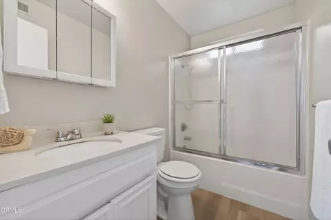 Bath - 360 Melrose Dr, Oxnard, CA 93035 photo 1 of 2