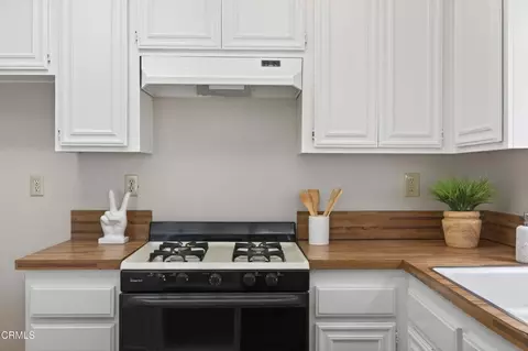 Kitchen - 360 Melrose Dr, Oxnard, CA 93035 photo 4 of 4