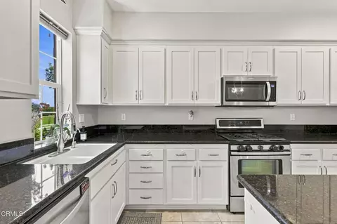 Kitchen - 3141 N Oxnard Blvd, Oxnard, CA 93036 photo 6 of 6