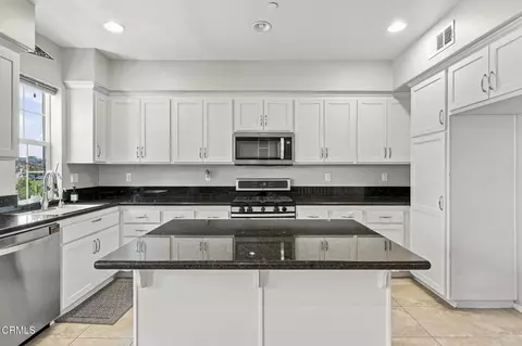 Kitchen - 3141 N Oxnard Blvd, Oxnard, CA 93036 photo 1 of 6