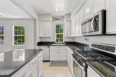 Kitchen - 3141 N Oxnard Blvd, Oxnard, CA 93036 photo 3 of 6