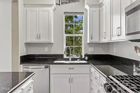 Kitchen - 3141 N Oxnard Blvd, Oxnard, CA 93036 photo 4 of 6