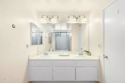 Bath - 20150 Stagg St, Winnetka, CA 91306 photo 2 of 5